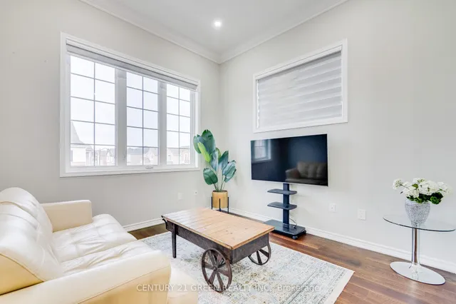 Additional image 23 of 1436 Connaught Terr