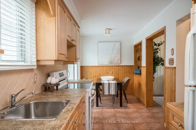 Additional image 10 of 852 Edison Crt