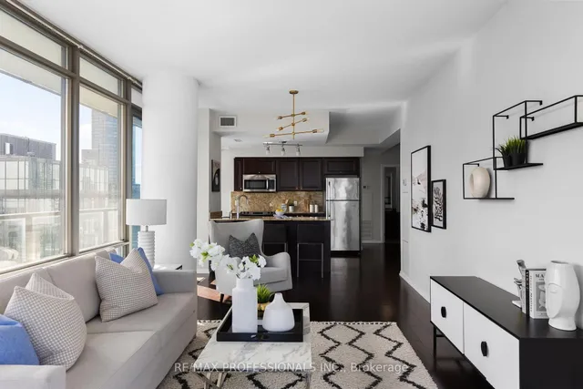 Additional image 7 of 832 Bay St Unit 4405