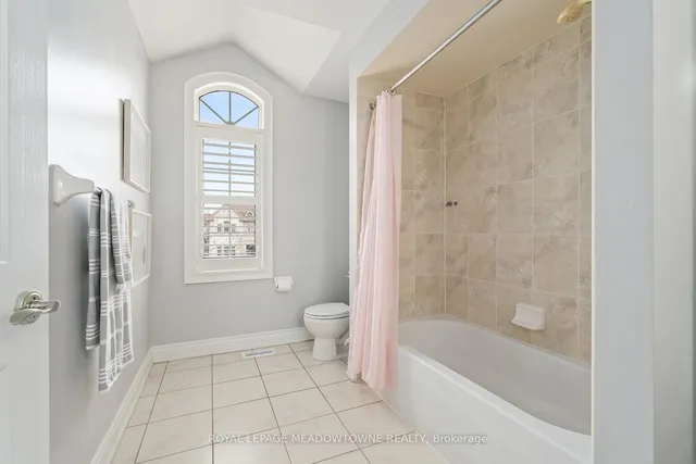 Additional image 32 of 5 Beacon Hill Dr