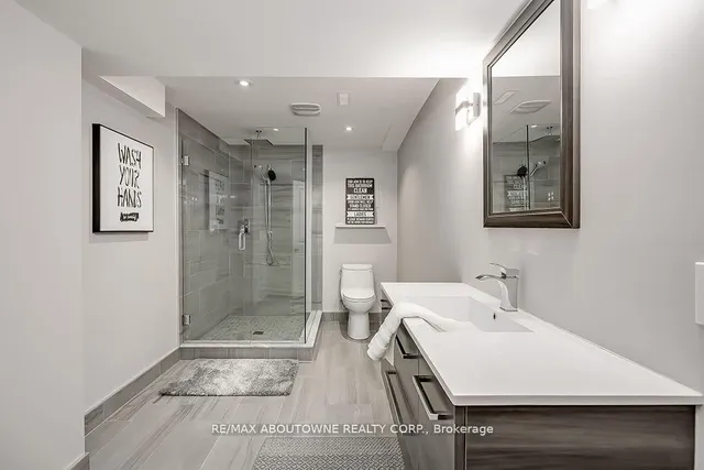 Additional image 38 of 393 CLAREMONT Cres