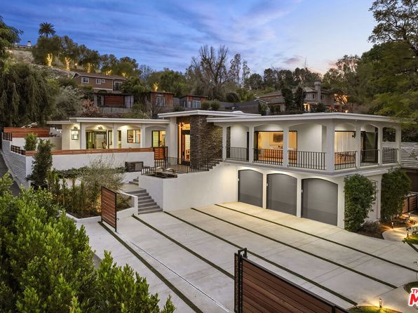 Property image for 4977 Brewster Dr, Tarzana, CA 91356