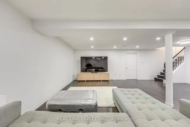 Additional image 38 of 2075 Banbury Cres