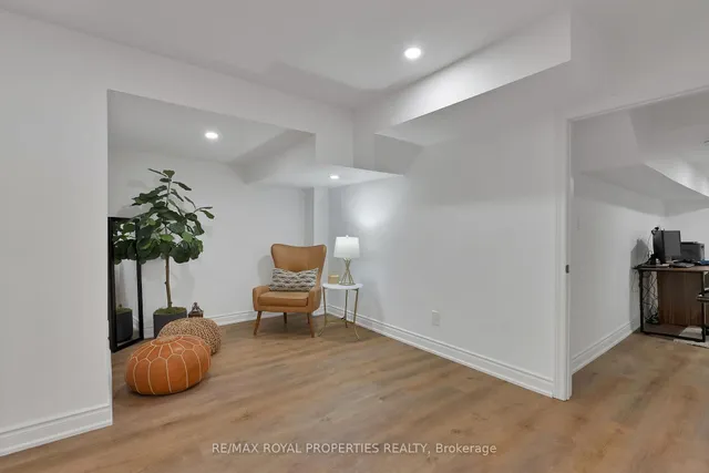 Additional image 40 of 35 Rottenburg Crt