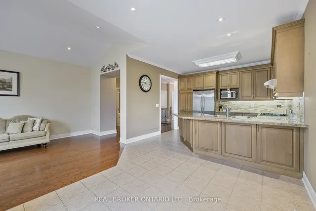 Additional image 19 of 28 Hampton Springs Dr