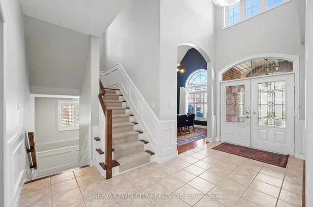 Additional image 33 of 533 Falconridge Cres