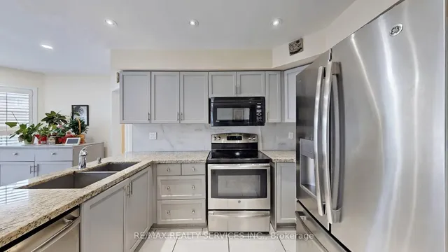 Additional image 17 of 87 Sprucelands Ave