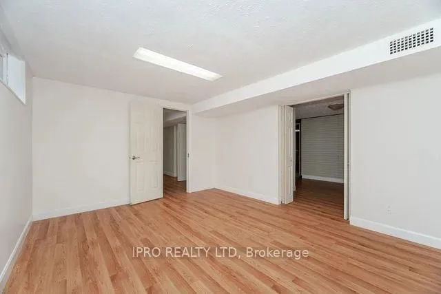 Additional image 35 of 42 Hillside Dr