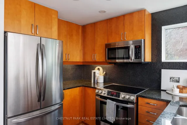 Additional image 15 of 901 Queen St Unit 228