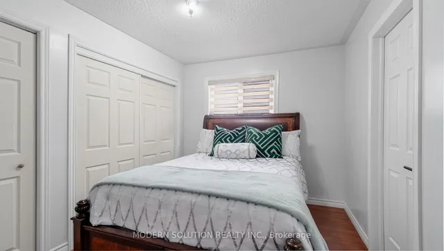 Additional image 30 of 31 Silver Willow Tr