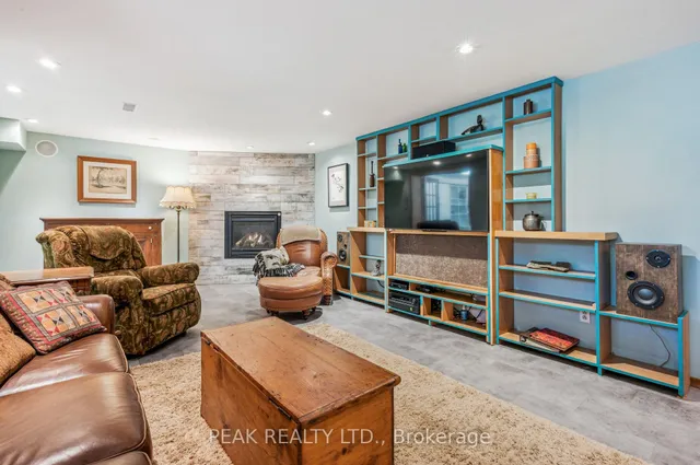 Additional image 30 of 61 Larkspur Cres