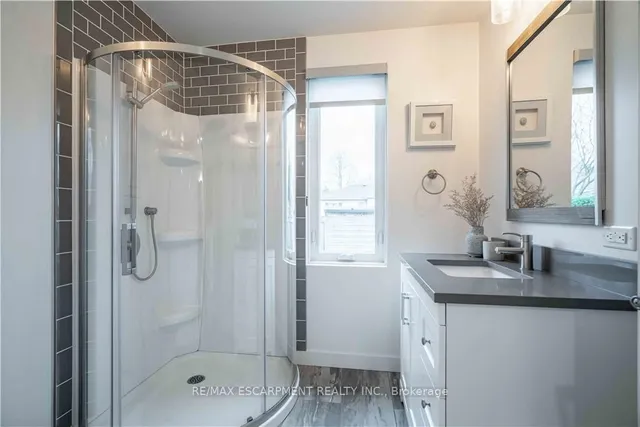 Additional image 18 of 56 Oakley Crt