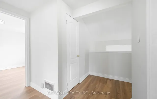 Additional image 18 of 15 Wray Crt