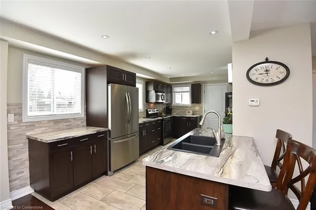 Additional image 17 of 272 Birchcliffe Cres