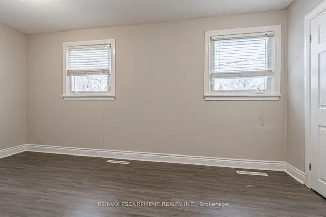 Additional image 20 of 18 MILES St