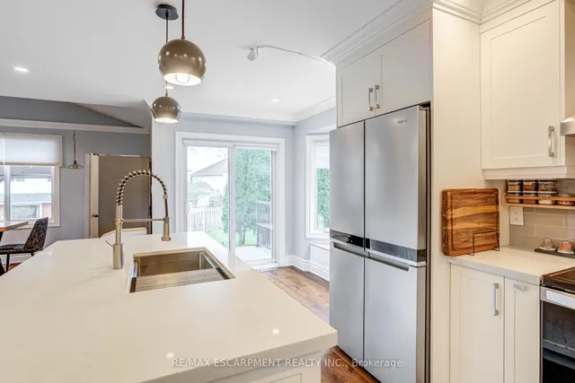 Additional image 16 of 7 Magenta Crt