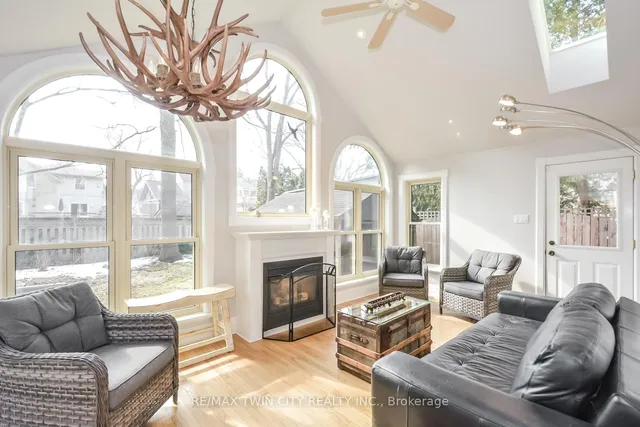 Additional image 20 of 19 Roland St