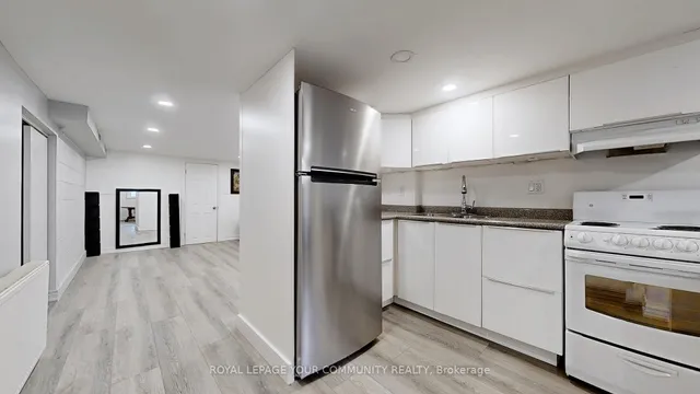 Additional image 32 of 31 Hamstead Ave