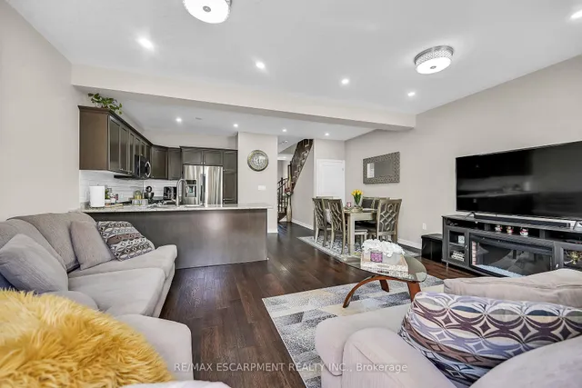 Additional image 22 of 8 Charleswood Cres