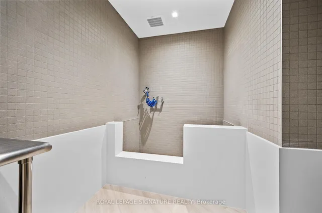 Additional image 21 of 1285 Queen St Unit 402