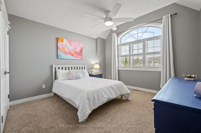 Additional image 31 of 533 Falconridge Cres