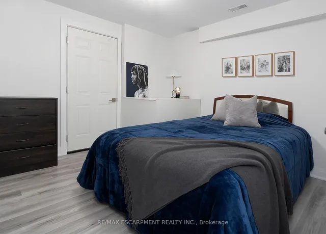 Additional image 22 of 24 Dunvegan Pl