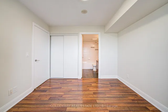 Additional image 25 of 125 Village Green Sq Unit 3701