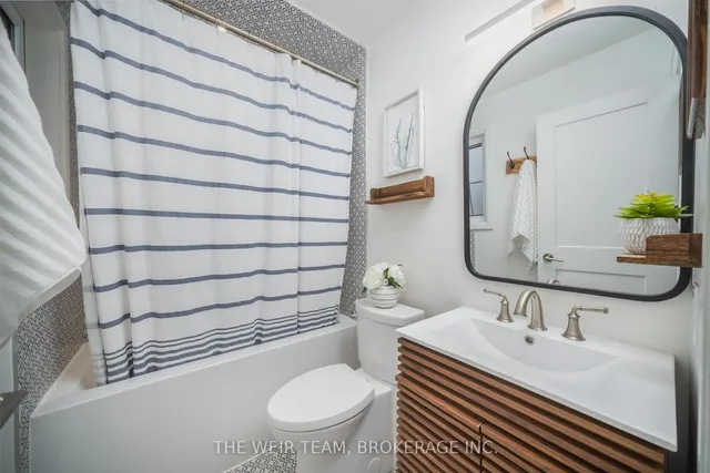 Additional image 27 of 1141 Woodbine Ave