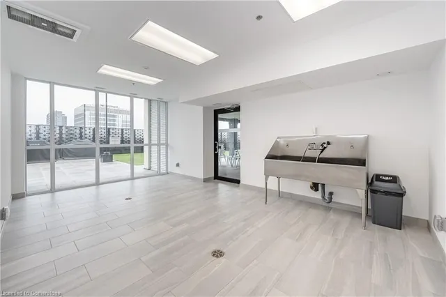 Additional image 30 of 60 Charles Street West Unit 1104