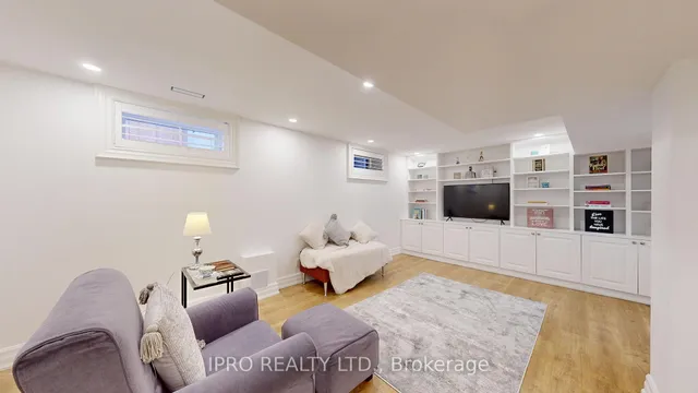 Additional image 20 of 98 Poyntz Ave