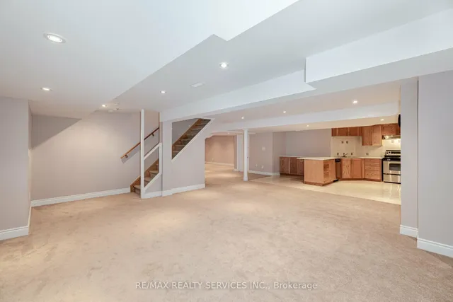 Additional image 36 of 32 Radial St