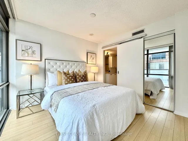 Additional image 18 of 38 Grenville St Unit 1107