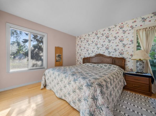 15574 Sorbonne St, Sylmar, CA 91342