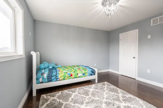 Additional image 33 of 36 Showcase Dr