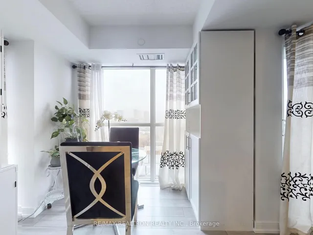 Additional image 21 of 225 Village Green Sq Unit 803