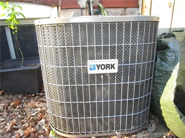 Additional image 24 of 103 Graham Ave