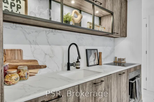 Additional image 15 of 505 Richmond St Unit 1025