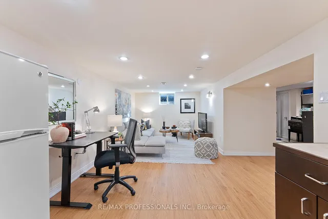 Additional image 33 of 10 Woodbury Pl