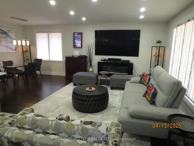 Additional image 10 of 39 Decarie Circ