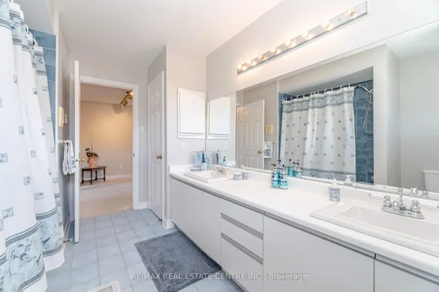 Additional image 33 of 42 Fernbrook Cres