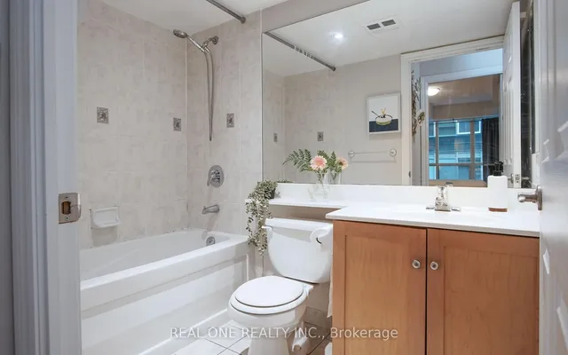 Additional image 8 of 250 Wellington St Unit 929