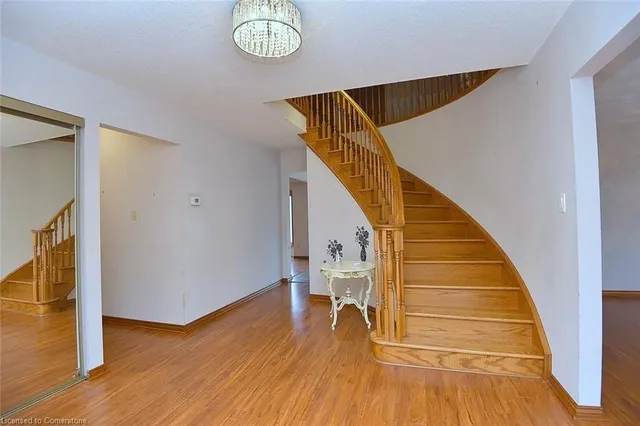 Additional image 7 of 35 Daffodil Cres