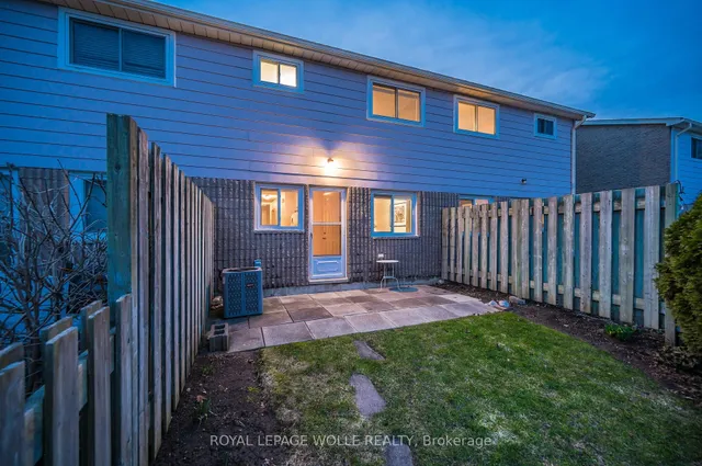 Additional image 22 of 25 Upper Canada Dr Unit 33