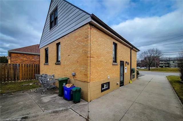 Additional image 8 of 698 Upper Sherman Ave