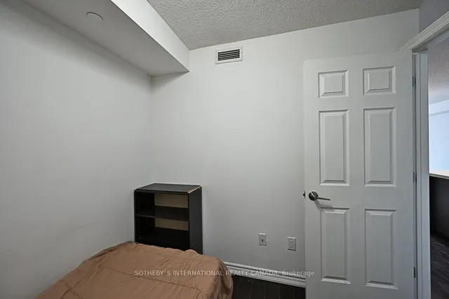 Additional image 14 of 386 Yonge St Unit 1021