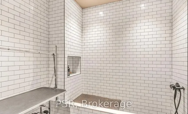 Additional image 30 of 505 Richmond St Unit 1025