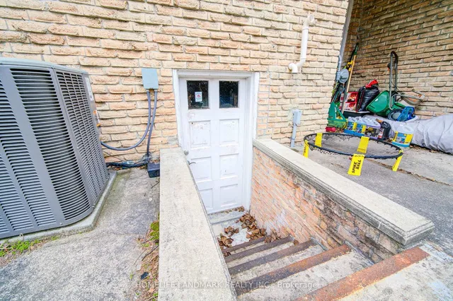 Additional image 37 of 2207 Elmhurst Ave