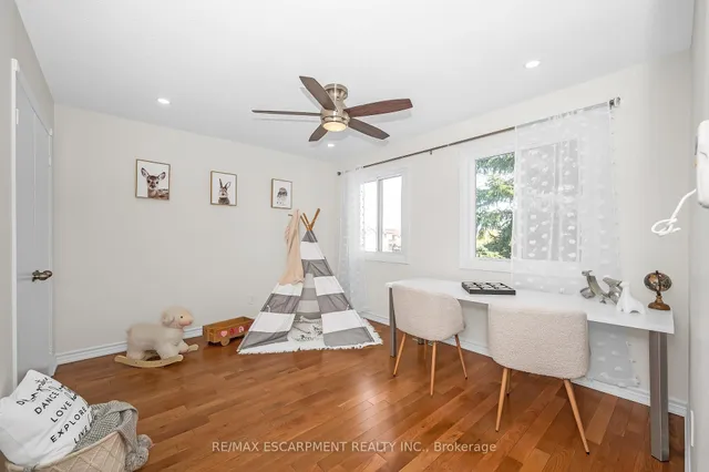 Additional image 29 of 2728 Guilford Cres