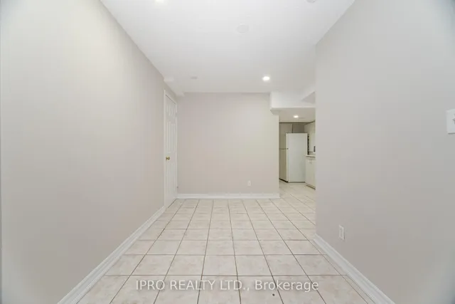 Additional image 37 of 803 Khan Cres