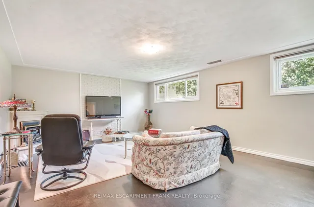 Additional image 37 of 129 ONEIDA Blvd